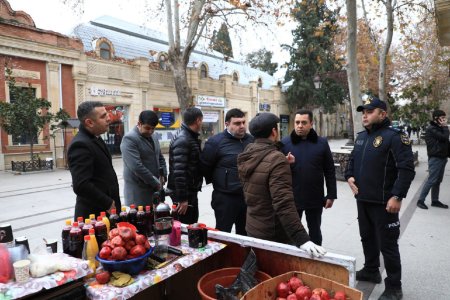 Gəncədə qanunsuz küçə ticarətinə qarşı reydlər davam edir.