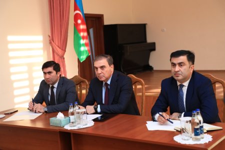 Gəncə şəhər İcra hakimiyyətinin başçısı Niyazi Bayramov 30 nömrəli tam orta məktəbdə vətəndaşlarla görüşüb.