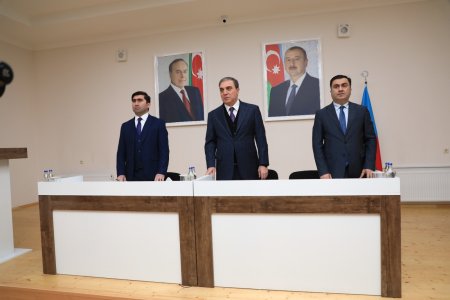 Gəncə şəhər İcra hakimiyyətinin başçısı Niyazi Bayramov vətəndaşlarla növbəti dəfə görüş keçirib