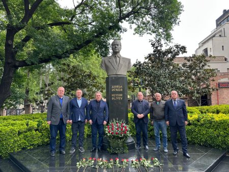 Tbilisidə Ulu Öndər Heydər Əliyevin Xatirəsi Yad Edildi: Azərbaycan Veteran Futbolçuları İştirak Edib