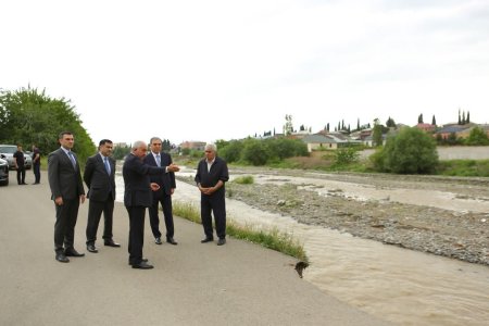 Gəncəçaydar Suyun Səviyyəsinin Artması Nəticəsində M.Bürcəliyev Küçəsində Təhlükəli Vəziyyət Yaranıb