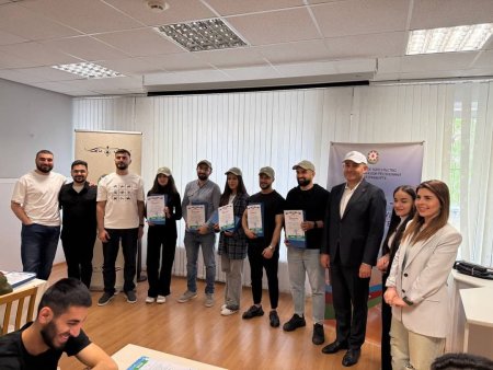 Yekaterinburqda Azərbaycanlı Tələbələr Arasında "Konstitusiya və Suverenlik İli" Çərçivəsində Viktorina Keçirildi