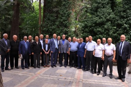 Gəncədə Səmimi Görüşlər: Niyazi Bayramov Şəhər Sakinləri ilə Bir Arada