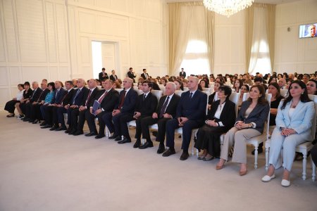 Gəncədə Ulu Öndər Heydər Əliyevin 102 illiyinə həsr olunmuş beynəlxalq elmi konfrans keçirilib