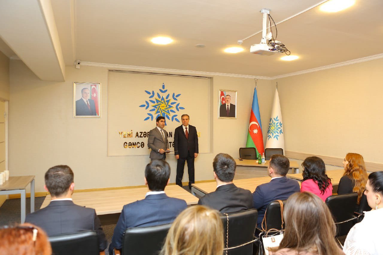 Gəncədə “Heydər Əliyev məktəbi”: Gənclər Ulu Öndərin irsini öyrənirlər