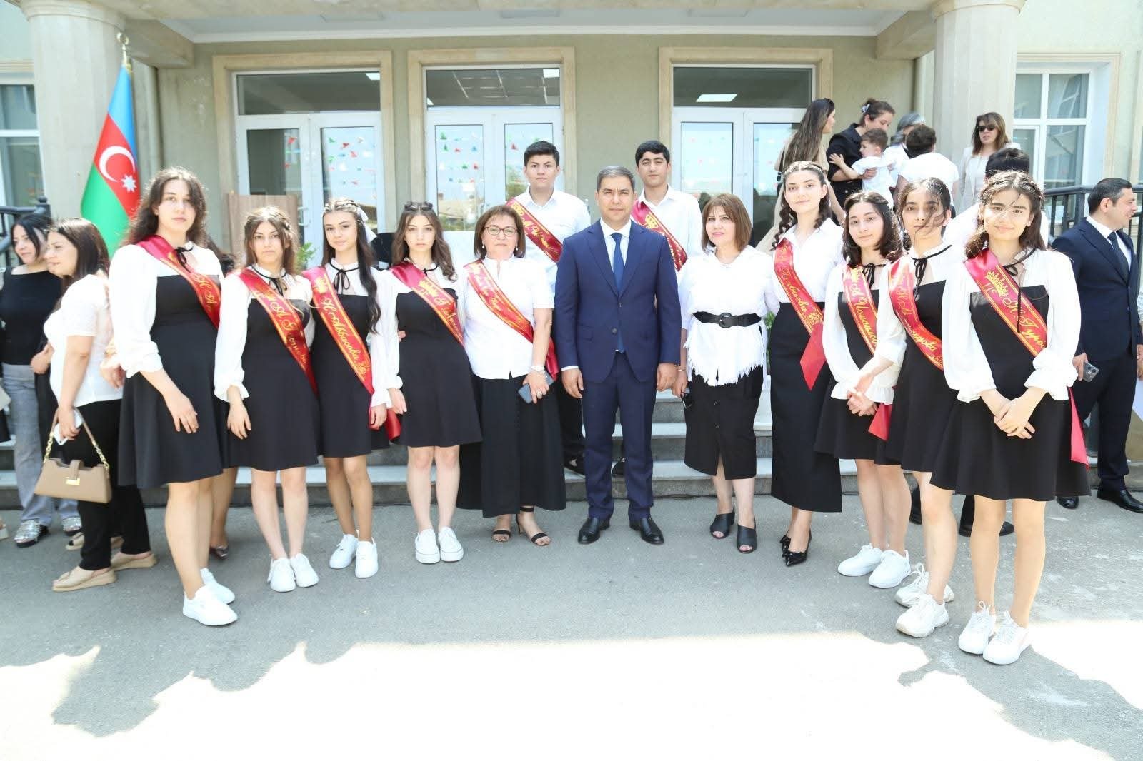 Gəncə-Daşkəsən Regional Təhsil İdarəsinin tabeliyində fəaliyyət göstərən ümumtəhsil müəssisələrində "Son Zəng" tədbirləri keçirilib