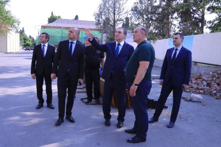 Niyazi Bayramov Gəncədə aparılan təmir-tikinti və abadlıq işlərinin gedişi ilə yerində tanış olub