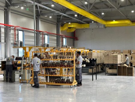 Ağdam Sənaye Parkından Qarabağdan Qazaxıstana: İlk qoruyucu çəkmə ixracı başladı